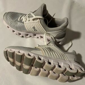 On Clouds in excellent condition!